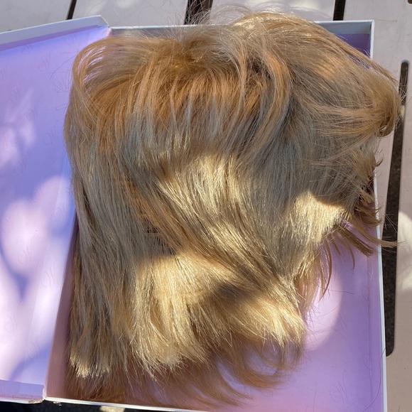 Blonde short wig - Picture 2 of 2